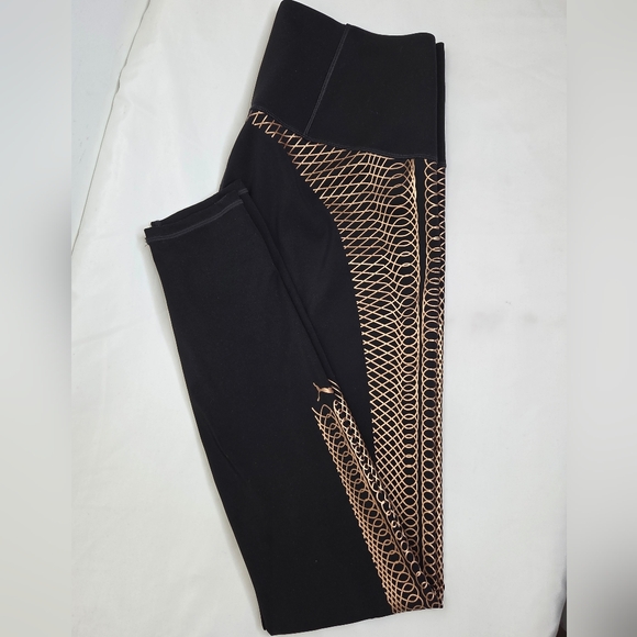 Pants - Puma Size M Black and Graphic CooperColor-Dry CellTechnology Women's Leggings